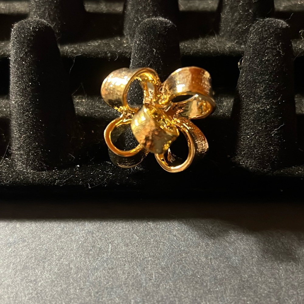 Signed Kenneth Lane Gold Tone Statement Ring Size 8.25